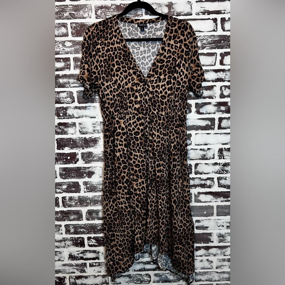 Torrid Leopard Print Challis Button Front Sharkbi… - image 1